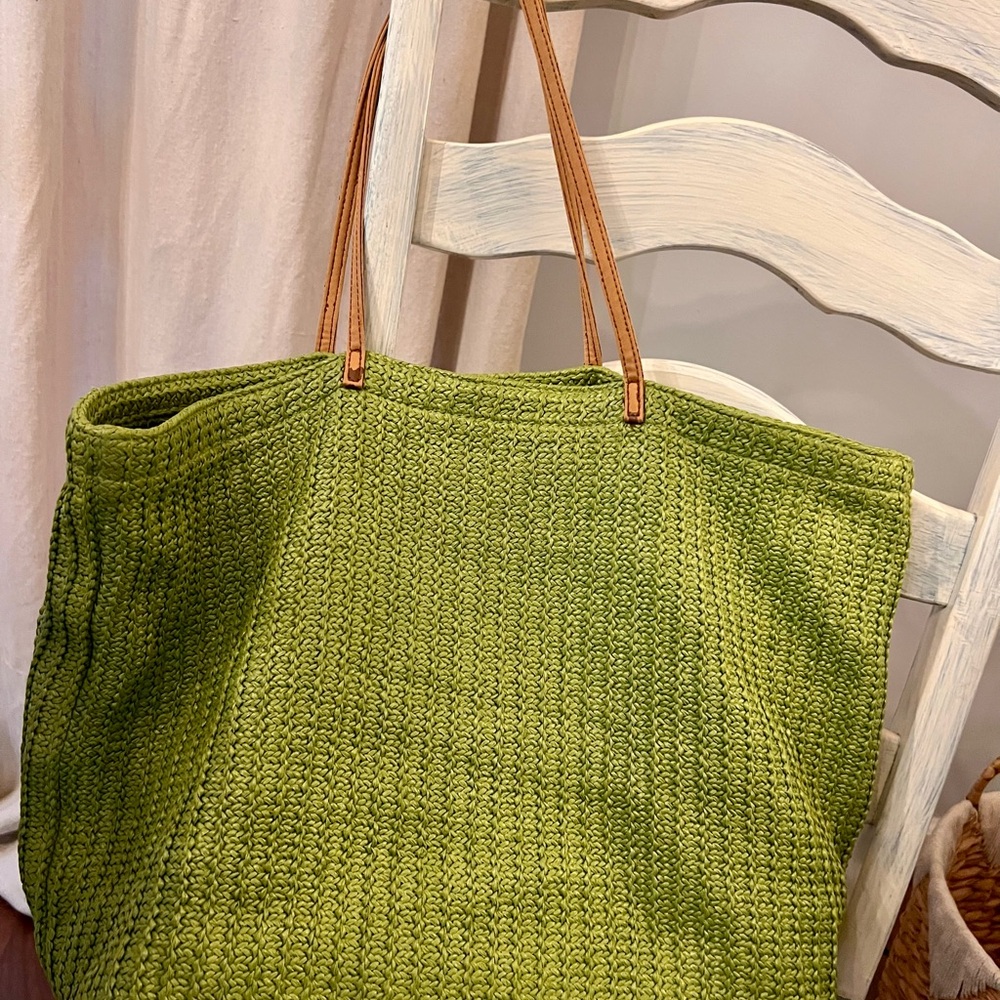 Vera Bradley Lilli Bell Seashore 
Straw Tote (Retired Tote) - Picture 4 of 11